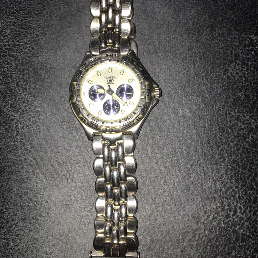 Fossil watch (needs battery)